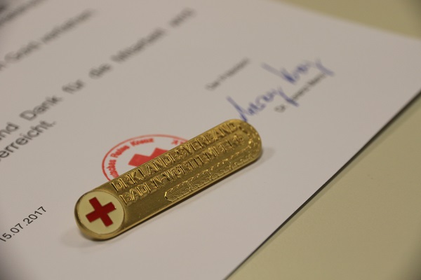 Das DRK-Leistungsabzeichen in Gold Das DRK-Leistungsabzeichen in Gold
